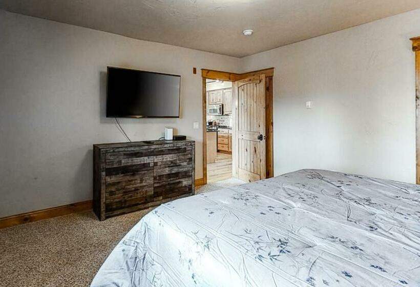 דירת שלושה חדרים, Mountain Retreat On 1st