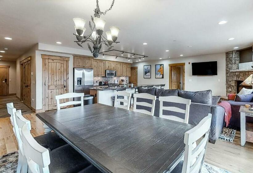 Апартаменты 3 Спальни, Mountain Retreat On 1st