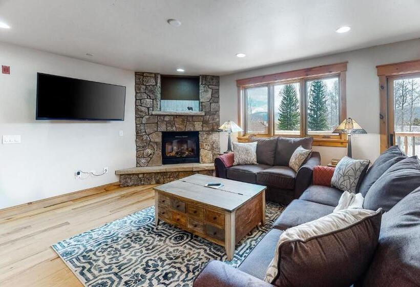 דירת שלושה חדרים, Mountain Retreat On 1st