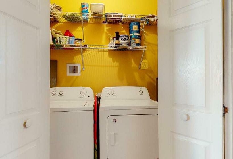 דירת שלושה חדרים, Folly Me To The Beach!