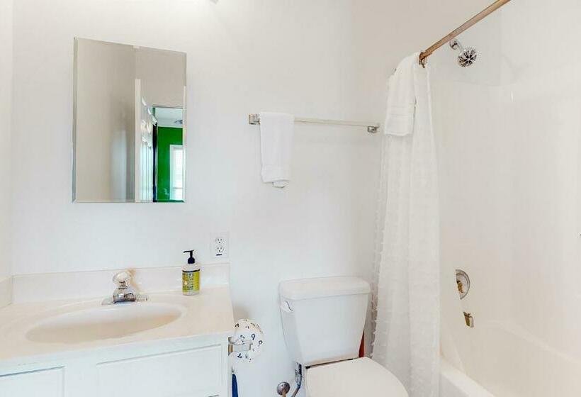 דירת שלושה חדרים, Folly Me To The Beach!