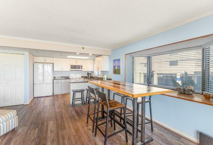 آپارتمان 2 خوابه, Golden Surf