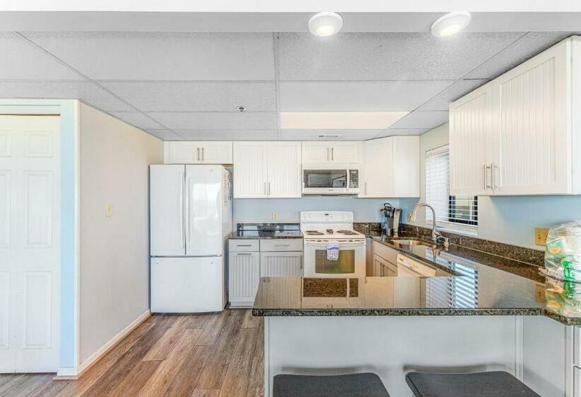 آپارتمان 2 خوابه, Golden Surf