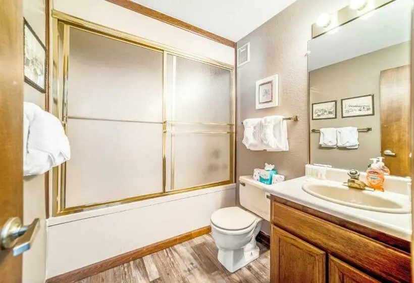 ２ベッドルームアパートメント, Granby Condo With Views