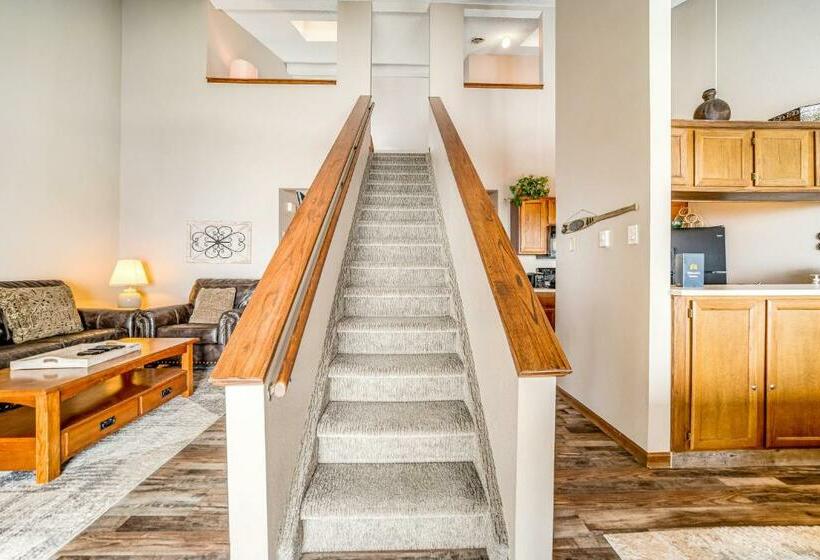 شقة غرفتين, Granby Condo With Views