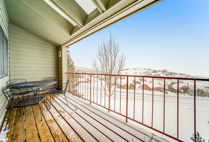 침실 2개 아파트, Granby Condo With Views