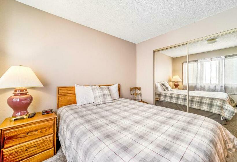 침실 2개 아파트, Granby Condo With Views