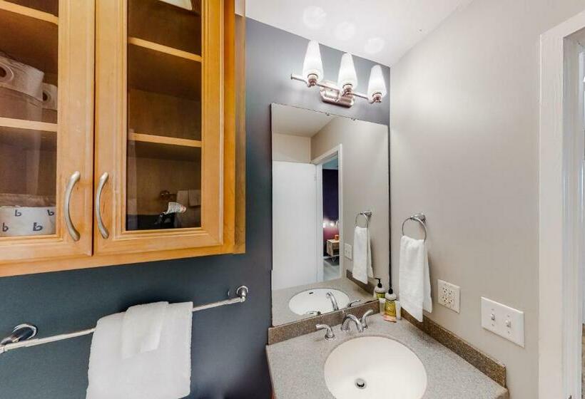 آپارتمان 1 خوابه, Rollin On The River