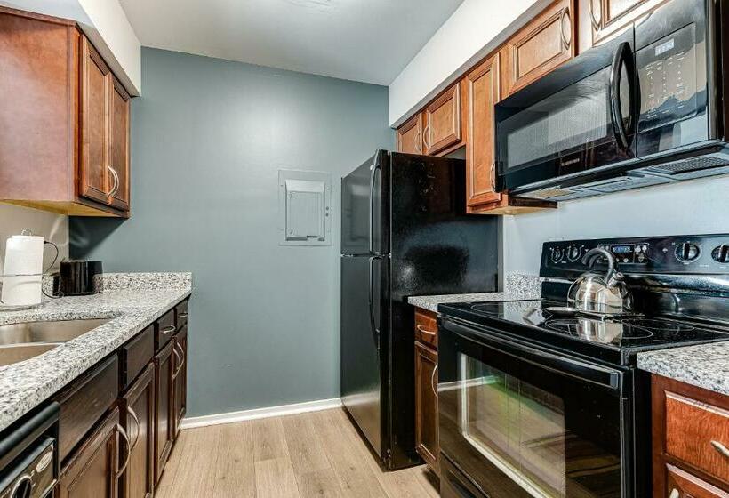 آپارتمان 1 خوابه, Rollin On The River