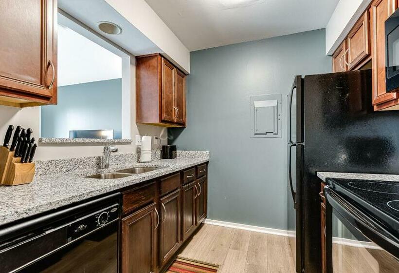 آپارتمان 1 خوابه, Rollin On The River