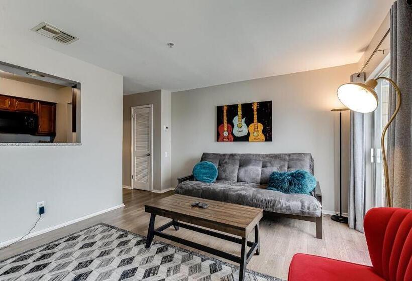 آپارتمان 1 خوابه, Rollin On The River