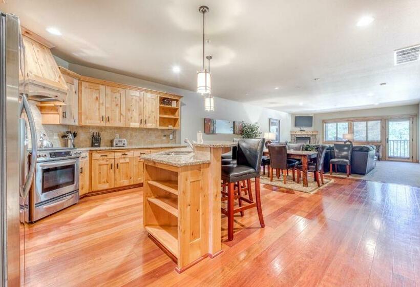 شقة 3 غرف, Grand Lodge South #102