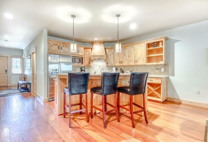 شقة 3 غرف, Grand Lodge South #102