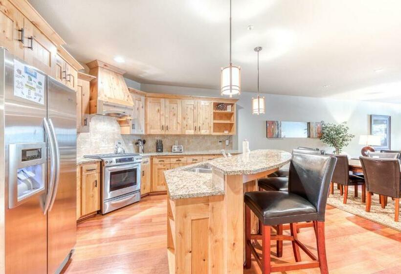 شقة 3 غرف, Grand Lodge South #102