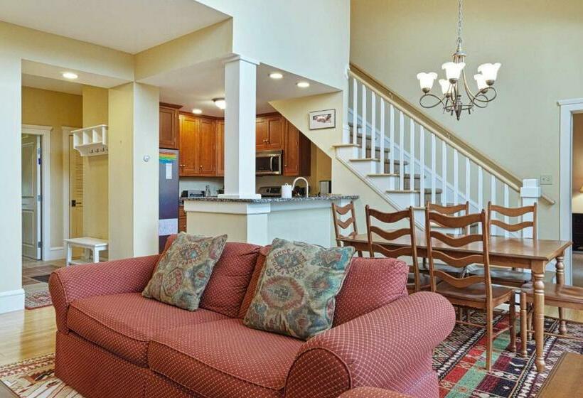 Дом 3 Спальни, Castle Hill Condo