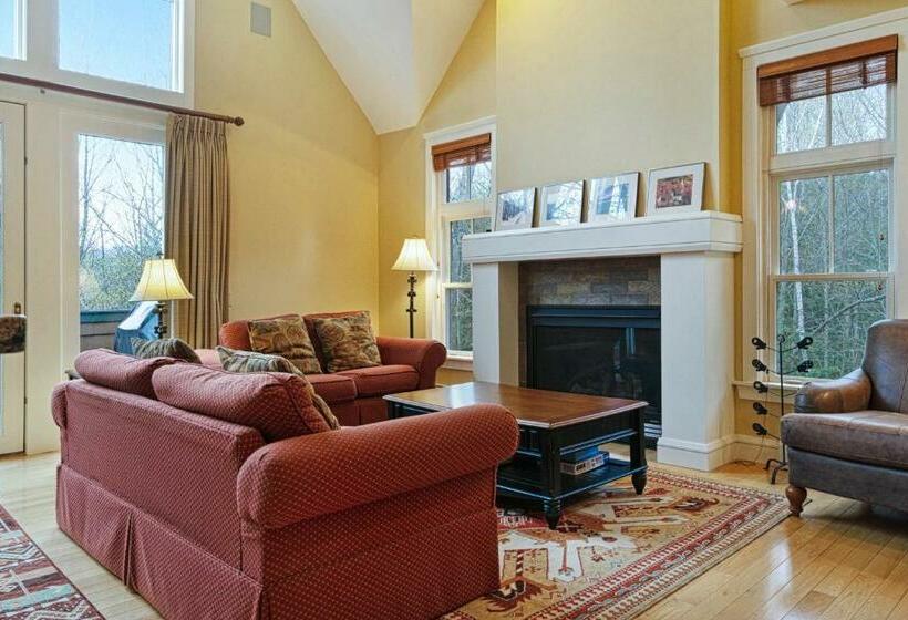Дом 3 Спальни, Castle Hill Condo