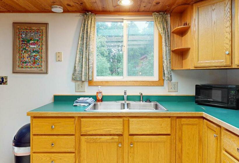 إستوديو قياسى, Christina Cabin