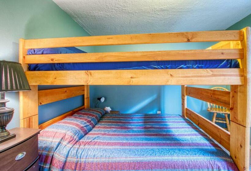 דירת שני חדרים, Debbie S Den