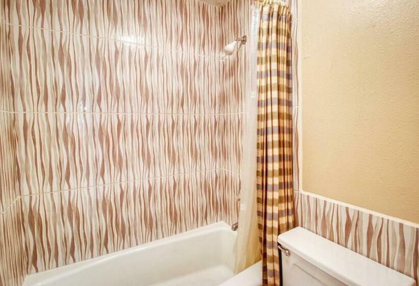 דירת שני חדרים, Debbie S Den