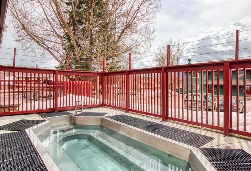 דירת שני חדרים, Debbie S Den