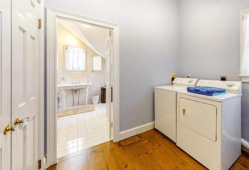 إستوديو قياسى, Point Radio Cottage