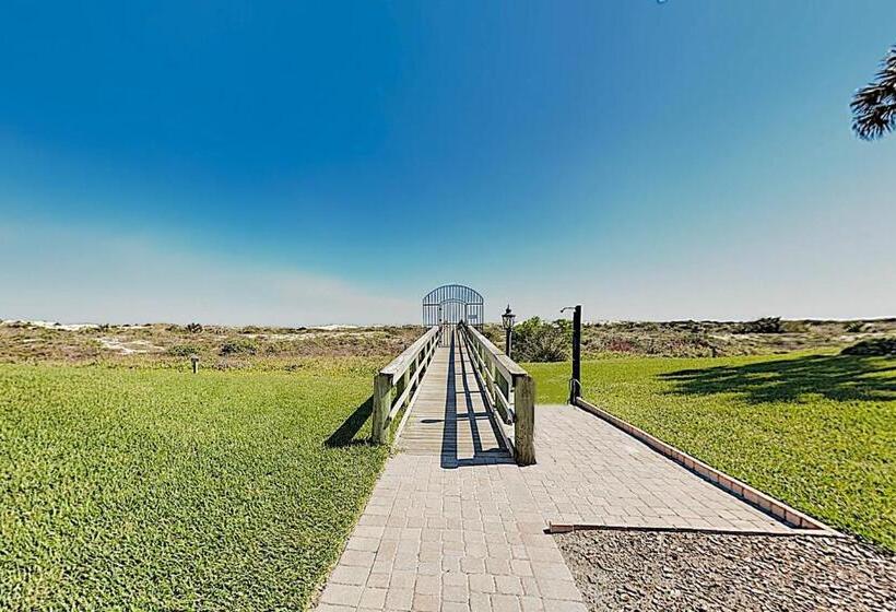 آپارتمان 2 خوابه, Sea Fair Condo Unit 12128