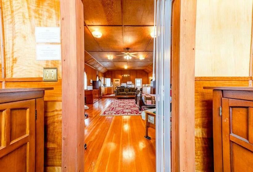 استودیوی استاندارد, Gateway Cottage