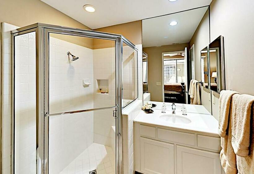 带3个卧室的公寓, Southern Hills Charm Permit# 65256