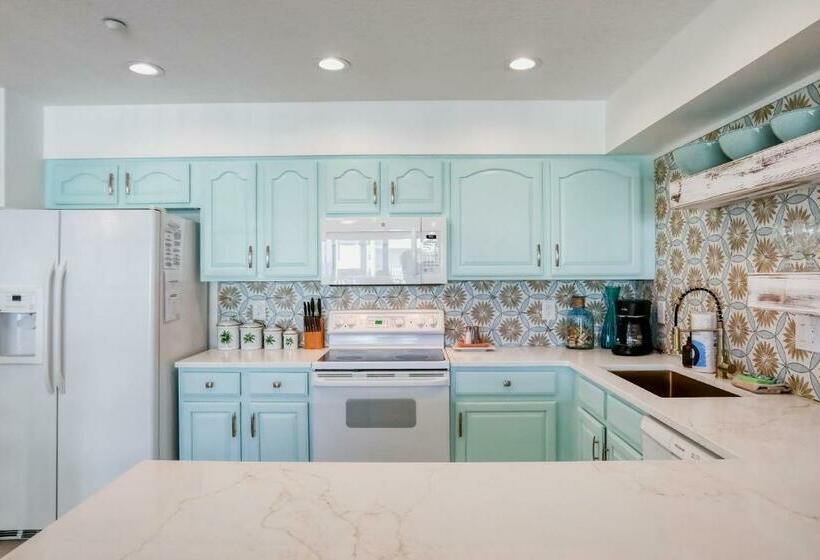 Апартаменты 2 Спальни, Beach On The Rocks