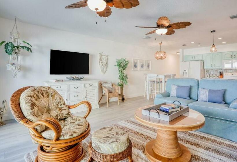 Апартаменты 2 Спальни, Beach On The Rocks