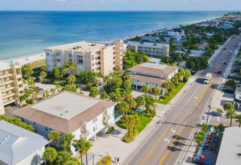 Апартаменты 2 Спальни, Beach On The Rocks