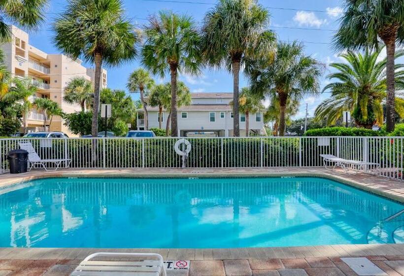 Апартаменты 2 Спальни, Beach On The Rocks