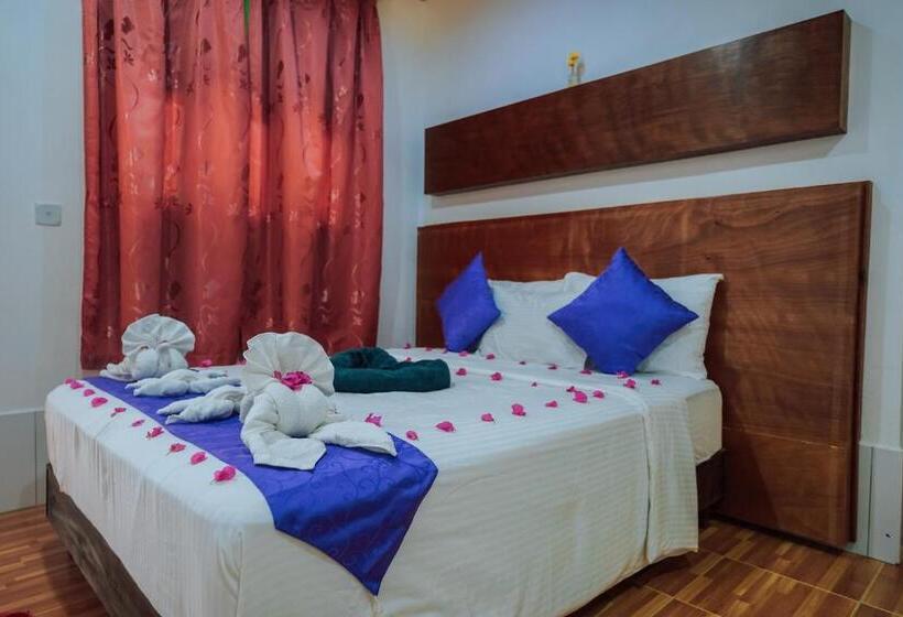 اتاق لوکس سه تخته, Rasdu View Inn