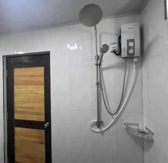 سوییت خانوادگی, Rasdu View Inn