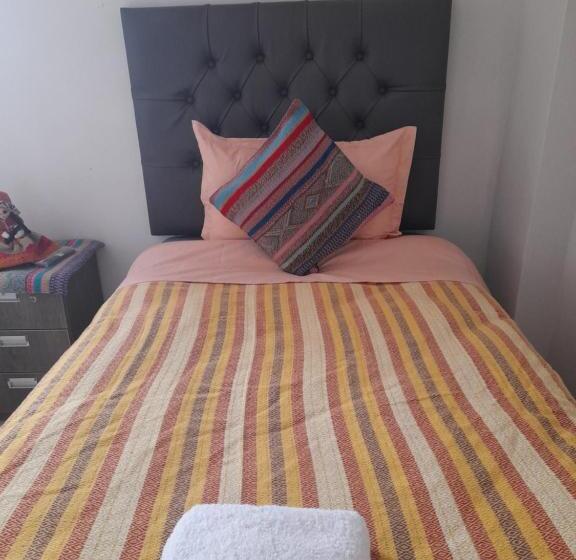 اتاق استاندارد یک تخته با سرویس بهداشتی مشترک, Sacsayhuaman House
