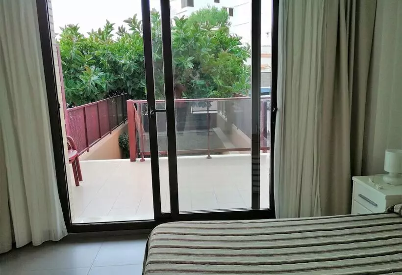 استودیوی استاندارد, Aparthotel El Faro