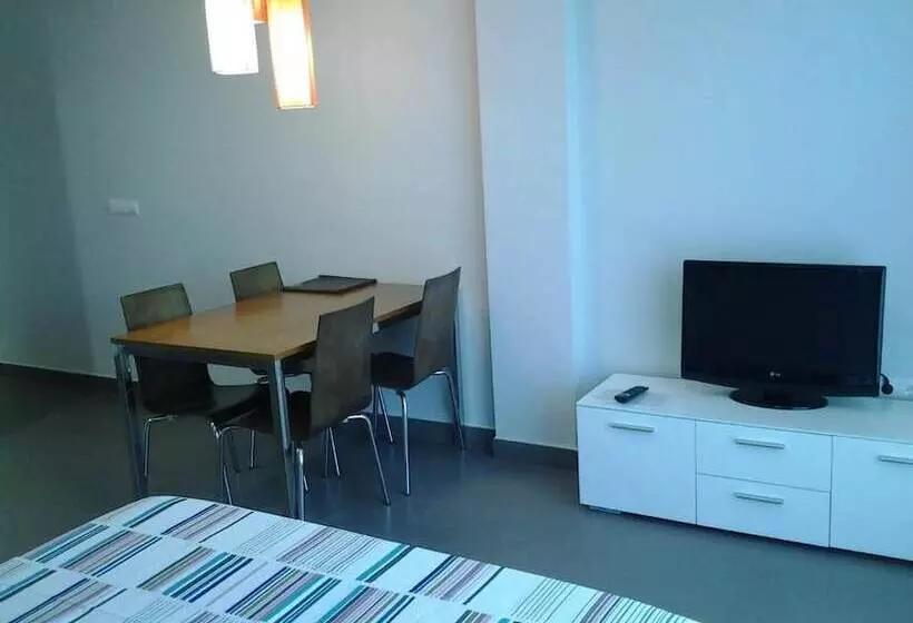 استودیوی استاندارد, Aparthotel El Faro