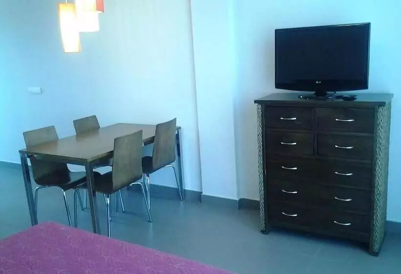 استودیوی استاندارد, Aparthotel El Faro