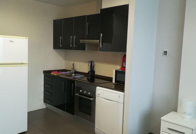 إستوديو قياسى, Aparthotel El Faro