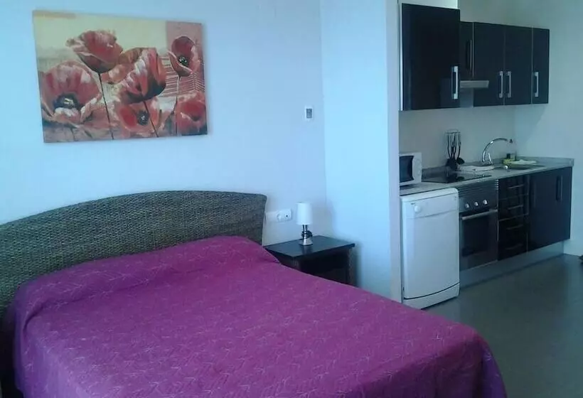 استودیوی استاندارد, Aparthotel El Faro
