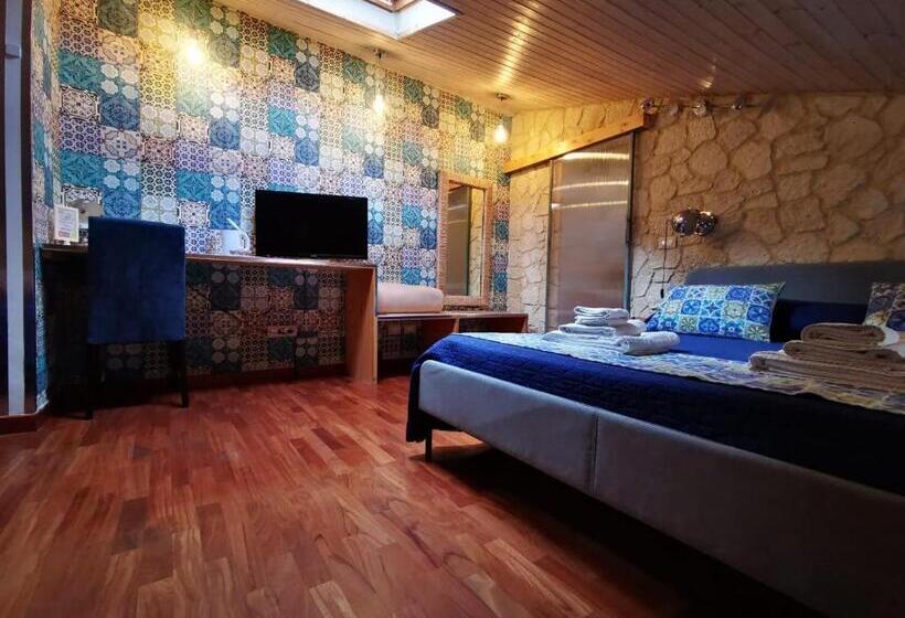 标准三人间, Del Centro