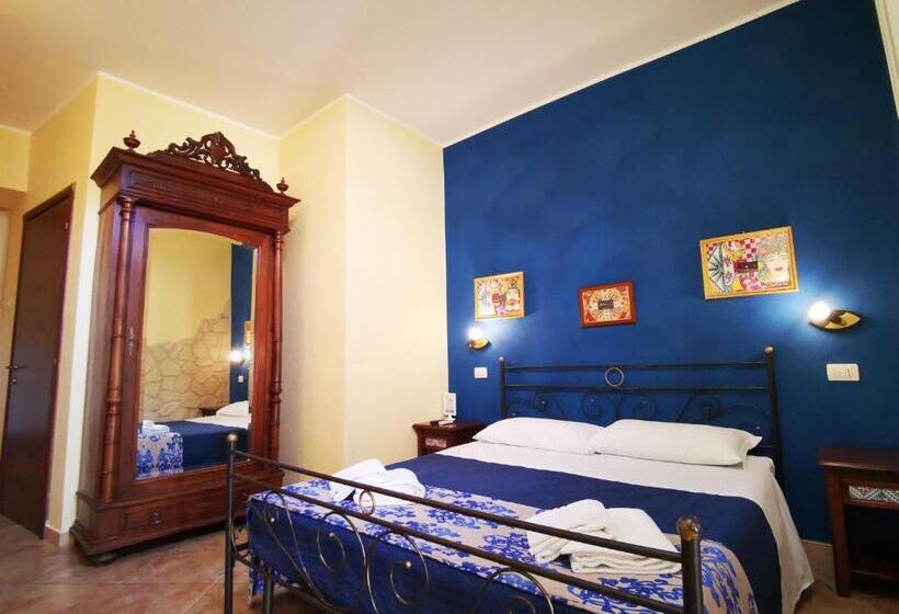 标准三人间, Del Centro