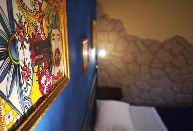 标准三人间, Del Centro