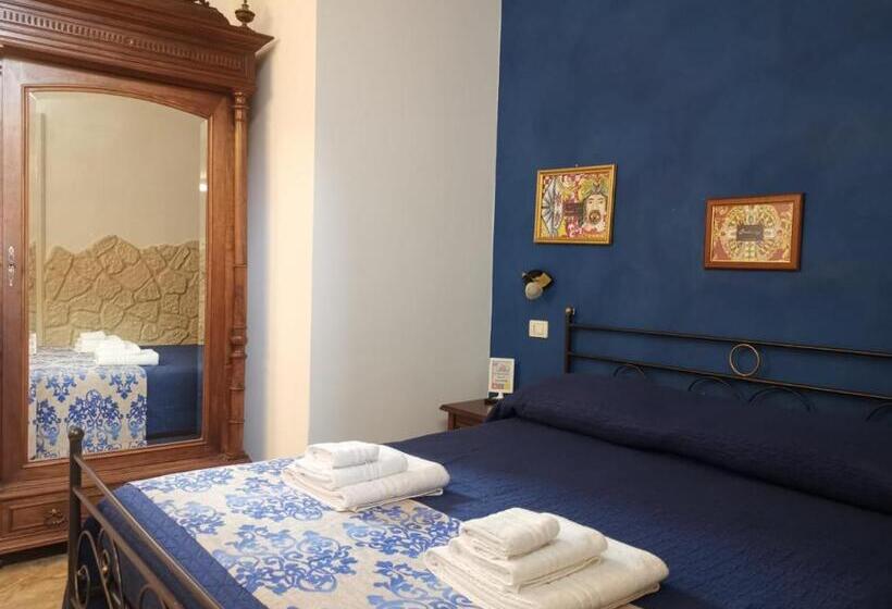 标准三人间, Del Centro