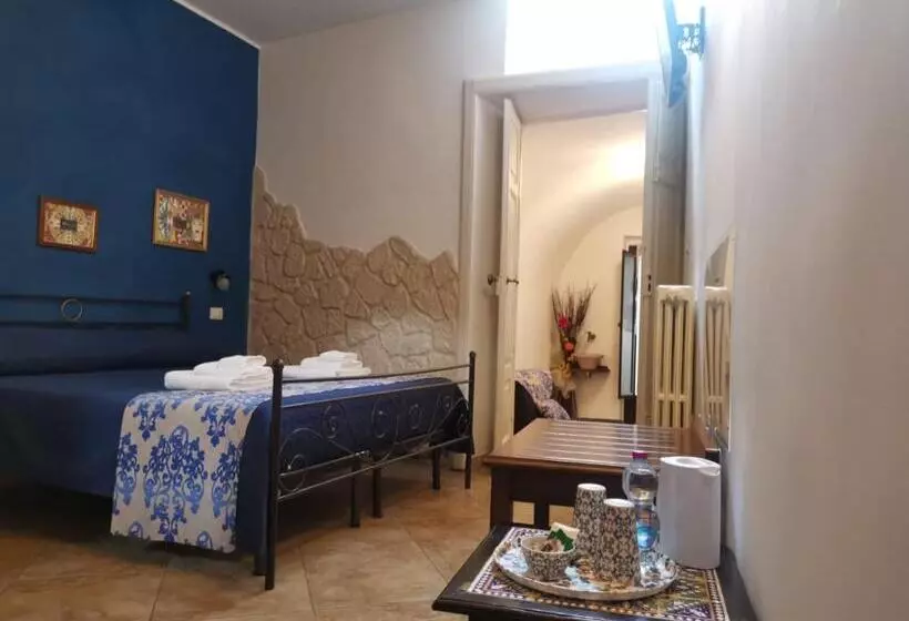 اتاق استاندارد چهار تخته, Del Centro