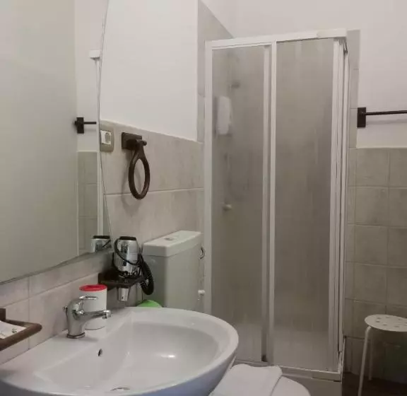 اتاق کلاسیک یک تخته, Del Centro