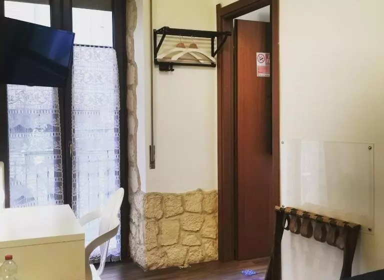 اتاق کلاسیک یک تخته, Del Centro