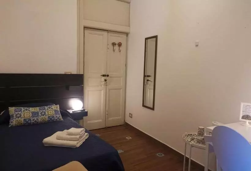 اتاق کلاسیک یک تخته, Del Centro