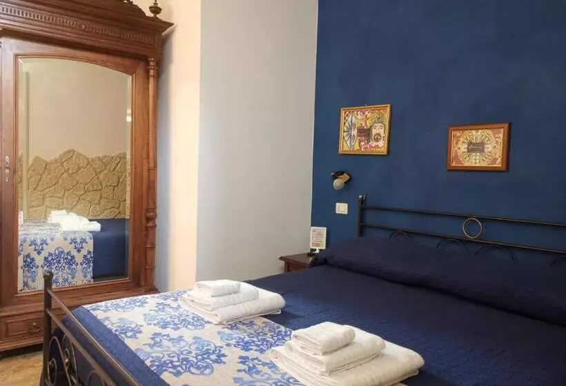 اتاق استاندارد چهار تخته, Del Centro