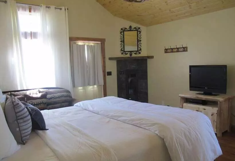 デラックスキャビン, Convict Lake Resort